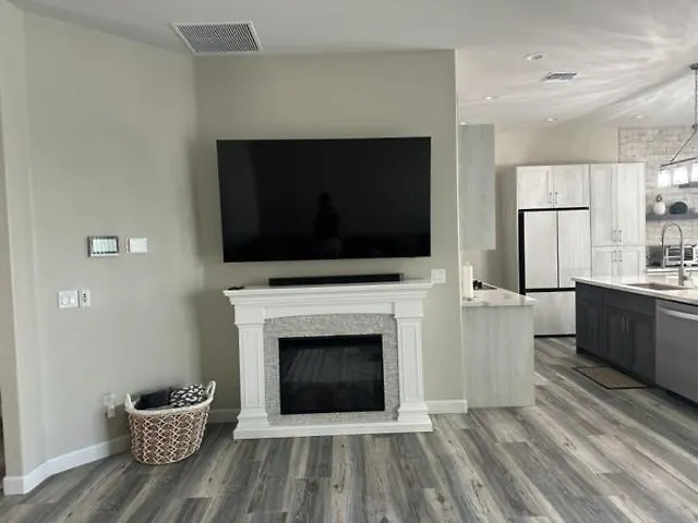 Beautiful New Construction - New Pool & Spa! Ferienhaus