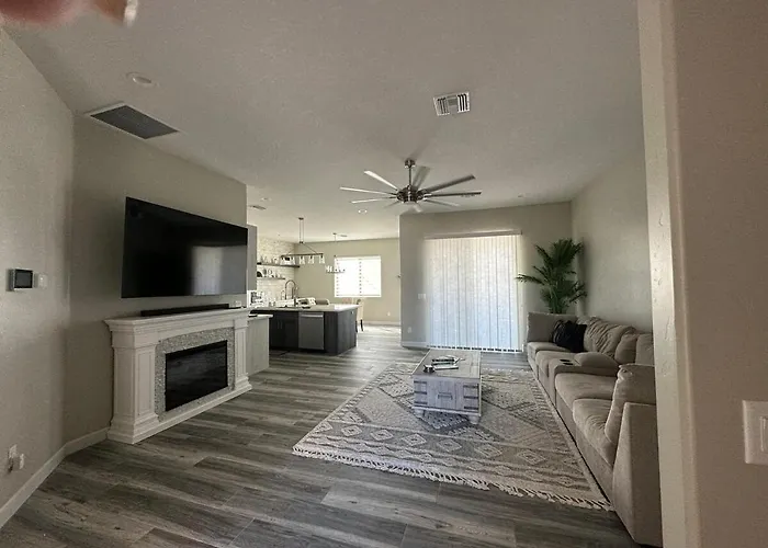 Beautiful New Construction - New Pool & Spa! *