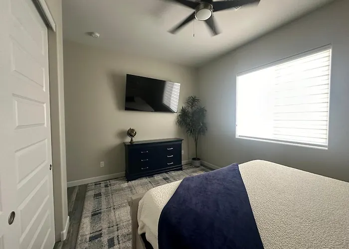 Ferienhaus Beautiful New Construction - New Pool & Spa! Lake Havasu City