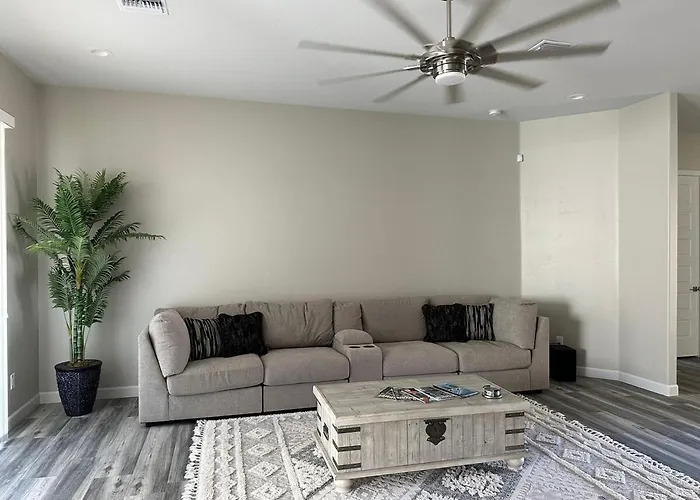 Beautiful New Construction - New Pool & Spa!