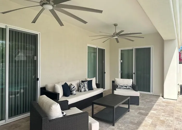 Ferienhaus Beautiful New Construction - New Pool & Spa! *