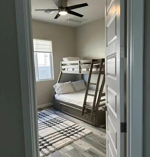 Ferienhaus Beautiful New Construction - New Pool & Spa! Lake Havasu City