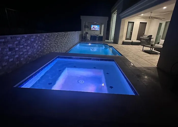 Ferienhaus Beautiful New Construction - New Pool & Spa!