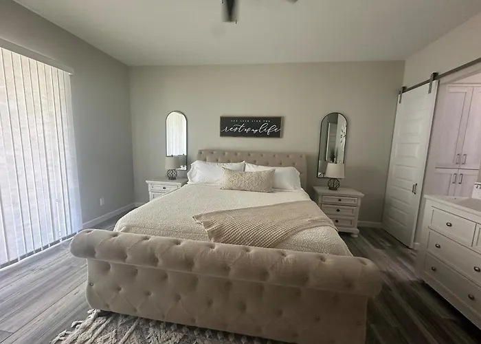 Ferienhaus Beautiful New Construction - New Pool & Spa!
