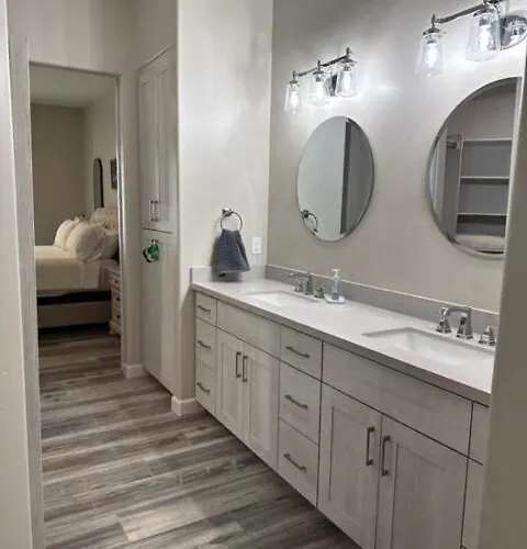 Beautiful New Construction - New Pool & Spa! Lake Havasu City