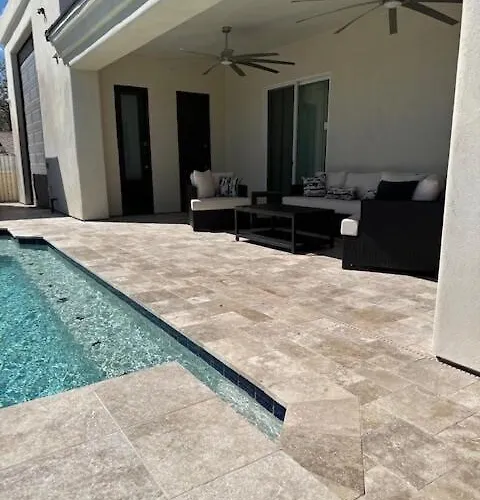 Ferienhaus Beautiful New Construction - New Pool & Spa!
