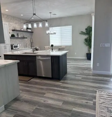 Beautiful New Construction - New Pool & Spa! * Lake Havasu City