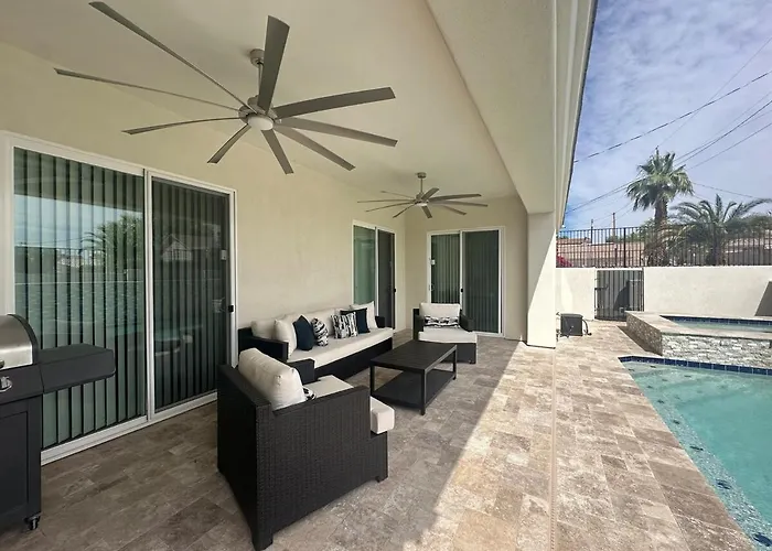 Ferienhaus Beautiful New Construction - New Pool & Spa!