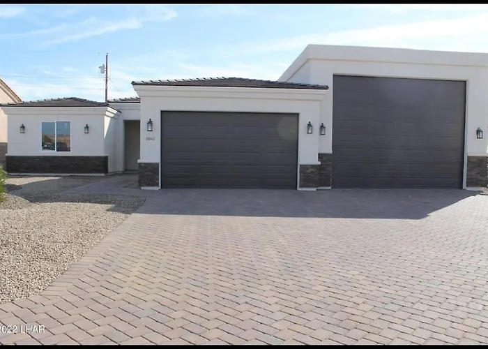 Beautiful New Construction - New Pool & Spa! Ferienhaus *