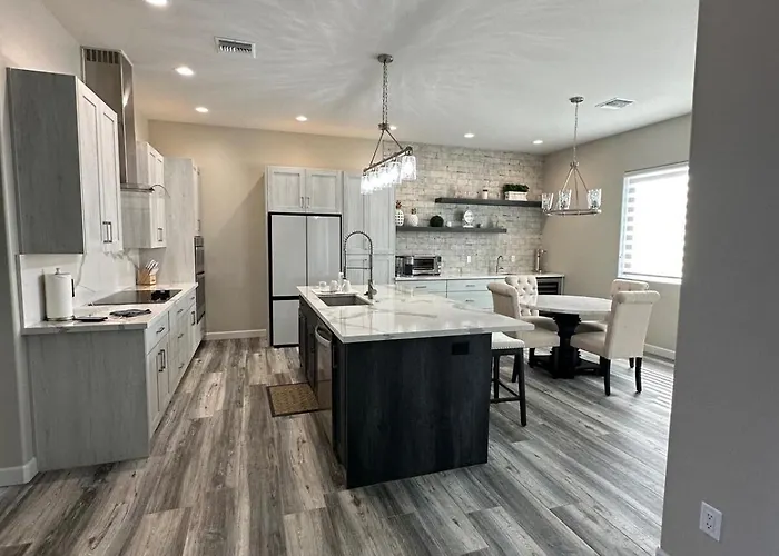 Beautiful New Construction - New Pool & Spa! Lake Havasu City