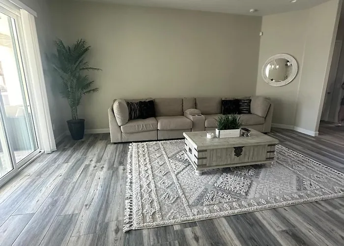 Beautiful New Construction - New Pool & Spa!